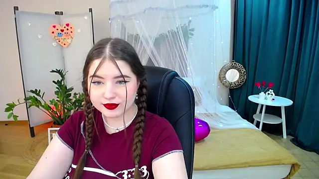 NicoleFoxery online show from 02.19.25