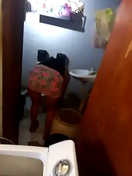 Snapshot of sexicaribe2 chatting on 12.15.24 sexicaribe2 online show from 12.15.24