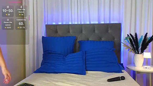 Snapshot of Ariana_Petite chatting on 11.07.25 Ariana Petite online show from 11.07.25