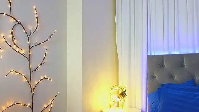 Snapshot of Ariana_Petite chatting on 01.09.26 Ariana Petite online show from 01.09.26