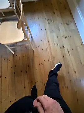 Snapshot of theSecretBallerino chatting on 11.21.25 theSecretBallerino online show from 11.21.25