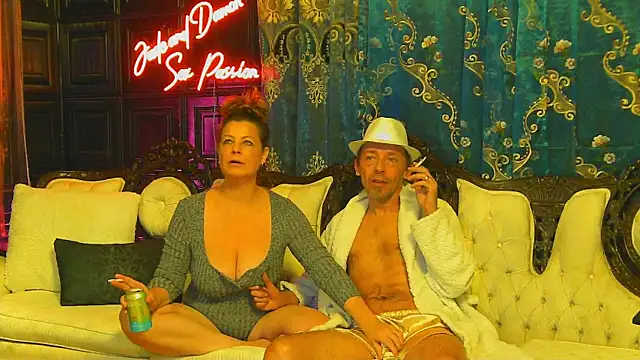 Snapshot of JadeandDamon chatting on 12.01.25 JadeandDamon online show from 12.01.25