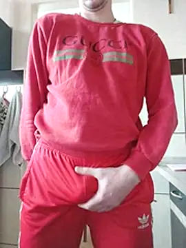 Snapshot of MlodyDres chatting on 10.30.25 MlodyDres online show from 10.30.25