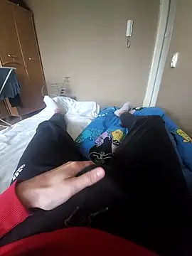 Snapshot of MlodyDres chatting on 11.02.25 MlodyDres online show from 11.02.25