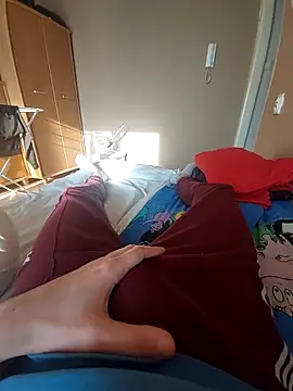 Snapshot of MlodyDres chatting on 11.08.25 MlodyDres online show from 11.08.25