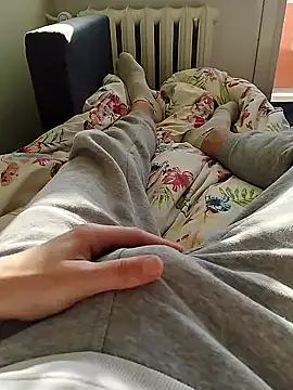 Snapshot of MlodyDres chatting on 02.02.26 MlodyDres online show from 02.02.26