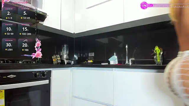 Snapshot of angelinafit chatting on 12.10.24 angelinafit online show from 12.10.24