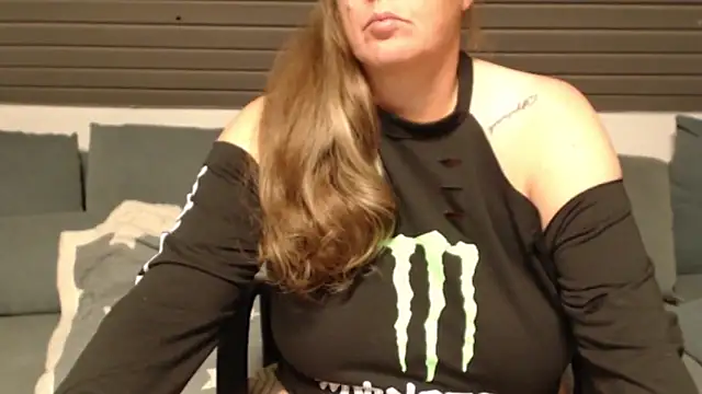 Snapshot of KimMitchelli chatting on 09.17.25 KimMitchelli online show from 09.17.25