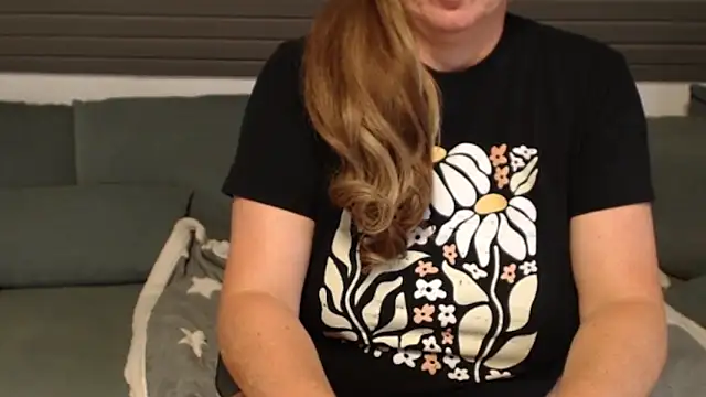 Snapshot of KimMitchelli chatting on 09.18.25 KimMitchelli online show from 09.18.25