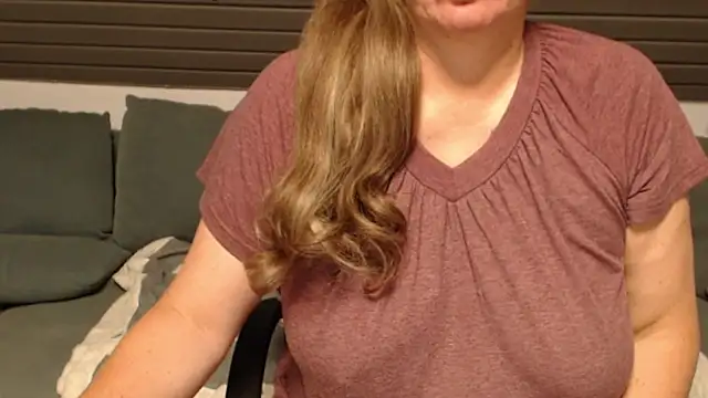 Snapshot of KimMitchelli chatting on 09.25.25 KimMitchelli online show from 09.25.25