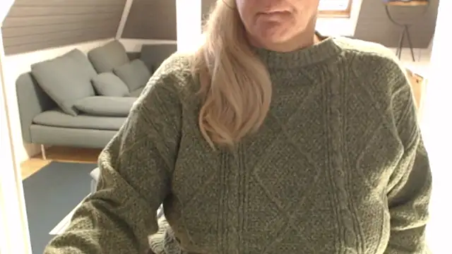 Snapshot of KimMitchelli chatting on 01.11.26 KimMitchelli online show from 01.11.26