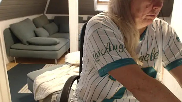 Snapshot of KimMitchelli chatting on 01.13.26 KimMitchelli online show from 01.13.26