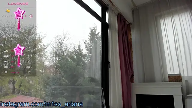 Snapshot of Miss_Ariana_ chatting on 12.11.24 Miss Ariana online show from 12.11.24