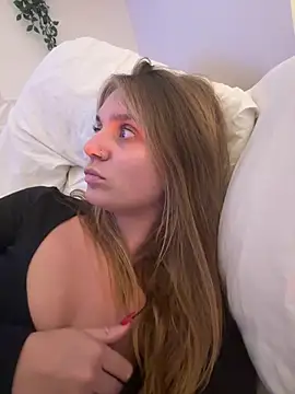 Snapshot of jessieamy chatting on 09.25.25 jessieamy online show from 09.25.25