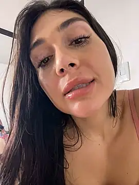 LaanaCooper online show from 02.18.25