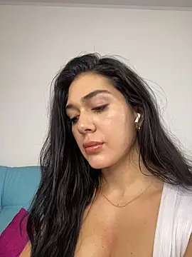 LaanaCooper online show from 03.04.25