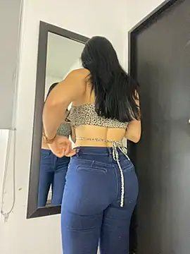 LaanaCooper online show from 03.18.25