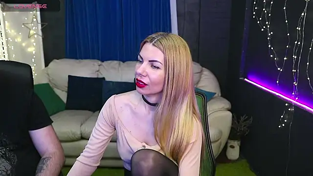 Snapshot of AlisaAleksandr chatting on 02.10.25 AlisaAleksandr online show from 02.10.25