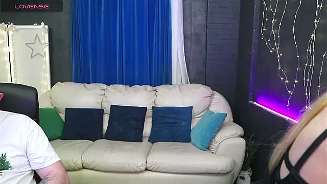 Snapshot of AlisaAleksandr chatting on 03.13.25 AlisaAleksandr online show from 03.13.25