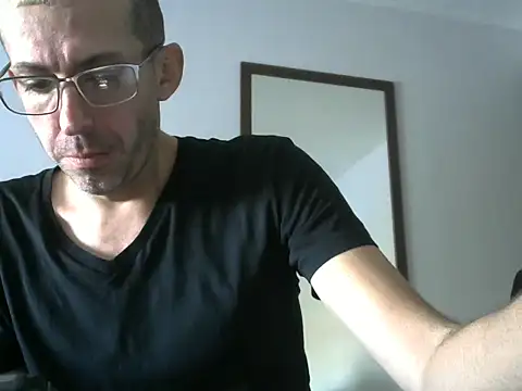 Snapshot of smokenstrokex chatting on 12.18.24 smokenstrokex online show from 12.18.24