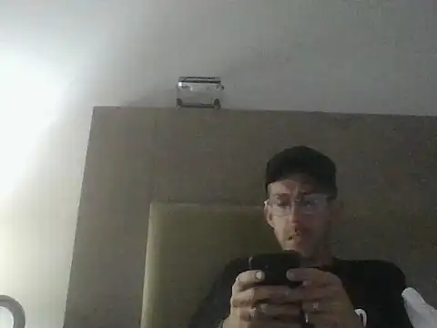 Snapshot of smokenstrokex chatting on 12.19.24 smokenstrokex online show from 12.19.24