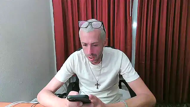 Snapshot of smokenstrokex chatting on 11.08.25 smokenstrokex online show from 11.08.25