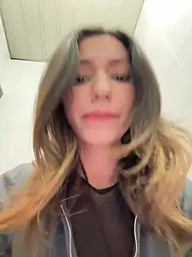 Snapshot of _MiaQueen_ chatting on 02.19.25  MiaQueen  online show from 02.19.25