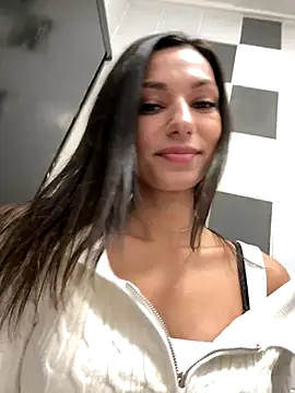 Snapshot of _MiaQueen_ chatting on 10.04.25  MiaQueen  online show from 10.04.25