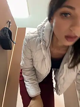 Snapshot of _MiaQueen_ chatting on 10.31.25  MiaQueen  online show from 10.31.25