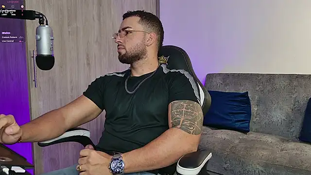 Snapshot of mr_david_cox chatting on 03.03.25 mr david cox online show from 03.03.25