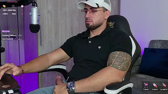 Snapshot of mr_david_cox chatting on 03.12.25 mr david cox online show from 03.12.25