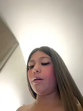 Alyshanon18 online show from 03.20.25