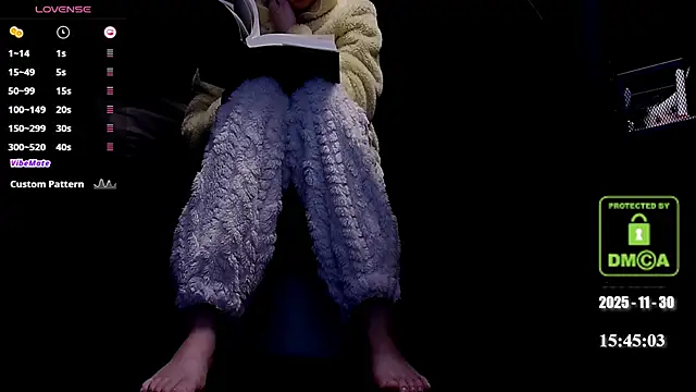 Snapshot of melia_Z chatting on 11.30.25 melia Z online show from 11.30.25