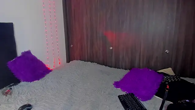 Rainnbow  online show from 03.15.25