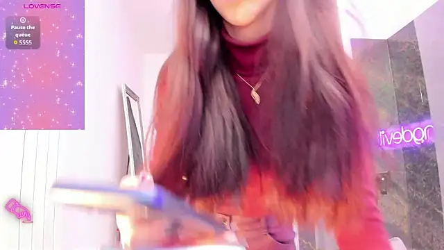 Snapshot of realhotfallingdevil chatting on 11.07.25 realhotfallingdevil online show from 11.07.25