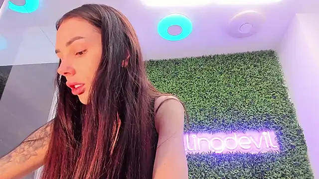 Snapshot of realhotfallingdevil chatting on 11.22.25 realhotfallingdevil online show from 11.22.25