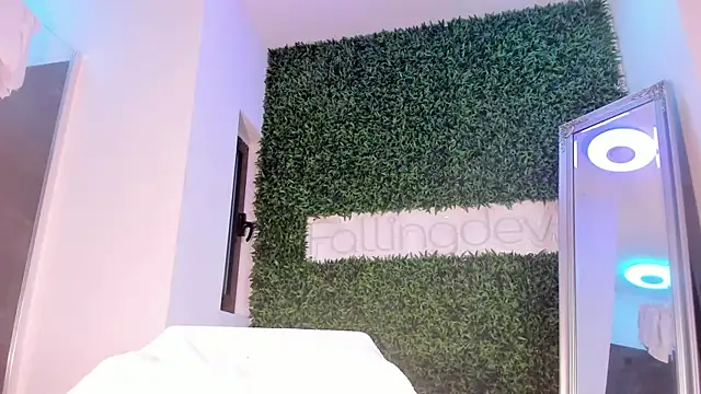 Snapshot of realhotfallingdevil chatting on 06.19.26 realhotfallingdevil online show from 06.19.26
