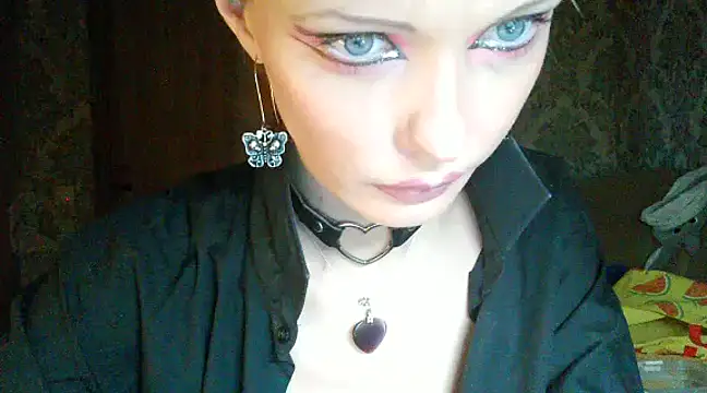 WildMissNiks online show from 12.06.24