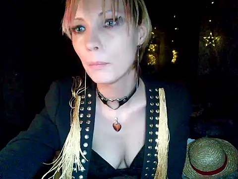 WildMissNiks online show from 12.22.24