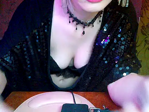 Snapshot of WildMissNiks chatting on 12.03.25 WildMissNiks online show from 12.03.25