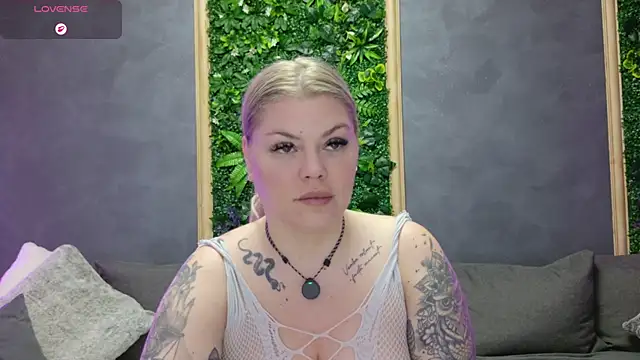 Raven Luna online show from 05.22.26