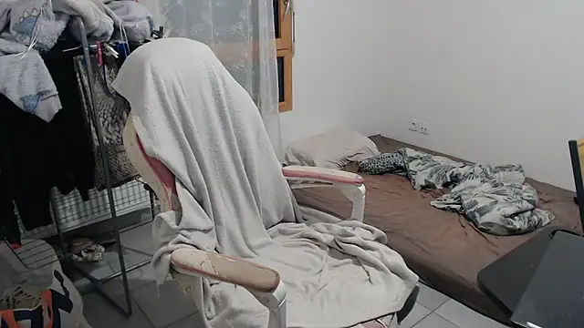 Snapshot of missthon0 chatting on 09.25.25 missthon0 online show from 09.25.25