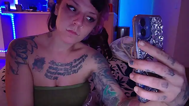 Snapshot of candidcandice chatting on 10.16.25 candidcandice online show from 10.16.25