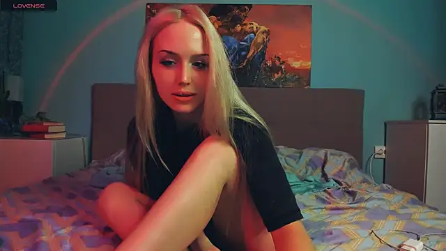 Snapshot of Linda_Roxy chatting on 12.15.24 Linda Roxy online show from 12.15.24