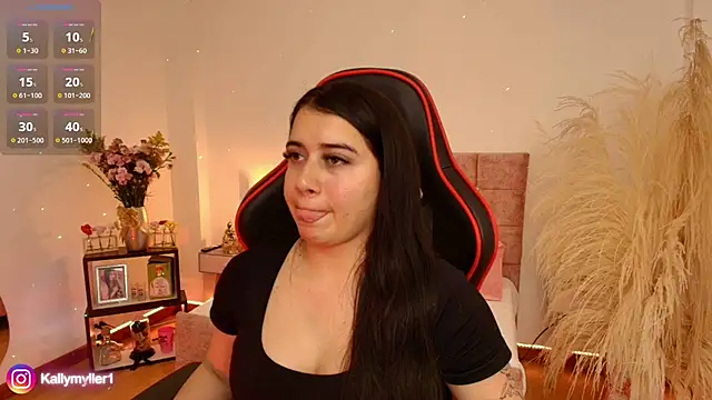 Snapshot of KallyMyller1 chatting on 12.16.24 KallyMyller1 online show from 12.16.24