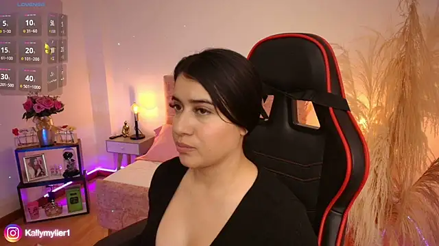 Snapshot of KallyMyller1 chatting on 01.04.25 KallyMyller1 online show from 01.04.25