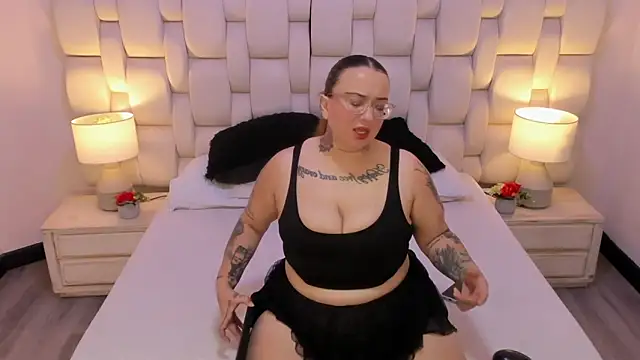 MiaYMolly online show from 11.15.25