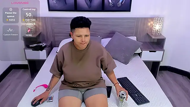 MiaYMolly online show from 07.05.26