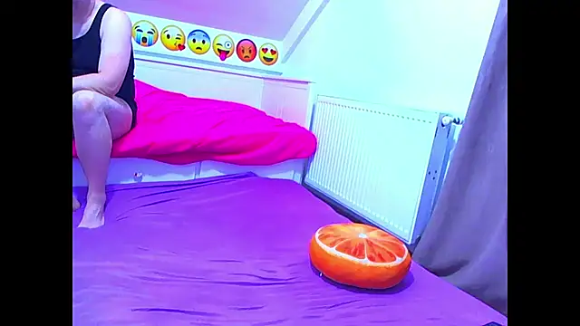 Snapshot of evehotty chatting on 02.17.26 evehotty online show from 02.17.26