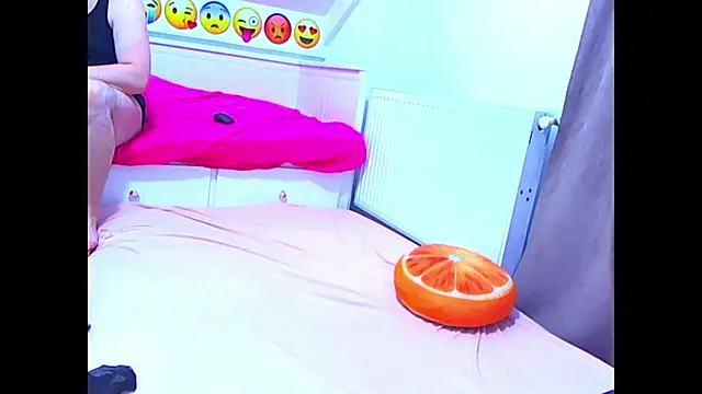 Snapshot of evehotty chatting on 03.18.26 evehotty online show from 03.18.26